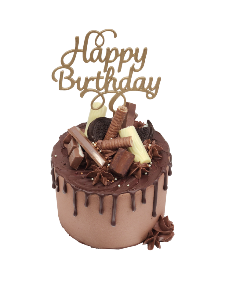 Schokoladenbuttercremetorte als Geburtstagstorte aus Buttercreme mit dunklem Schokoladendrip, verschiedenen Keksen und Schokoladenstücken und einem "Happy Birthday" Holztopper